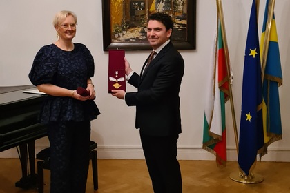 Церемония в посолството в Стокхолм за награждаване на посланик Луиз Бергхолм с орден „Мадарски конник“ I степен